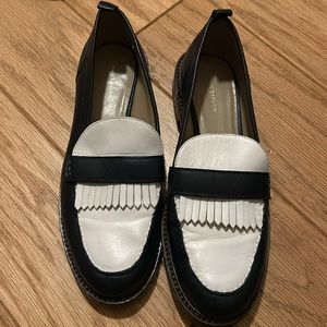 Ann Taylor Navy & White leather loafers size 8